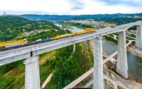 明年5月通車！漢巴南鐵路巴中段鋪軌完成縮略圖