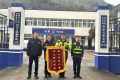 闖站零容忍 追繳沒商量——白水江派出所幫助轄區(qū)收費(fèi)站追回過(guò)路費(fèi)獲贈(zèng)錦旗縮略圖
